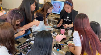 A guide to self-study for manicurists: training, licenses and employment prospects